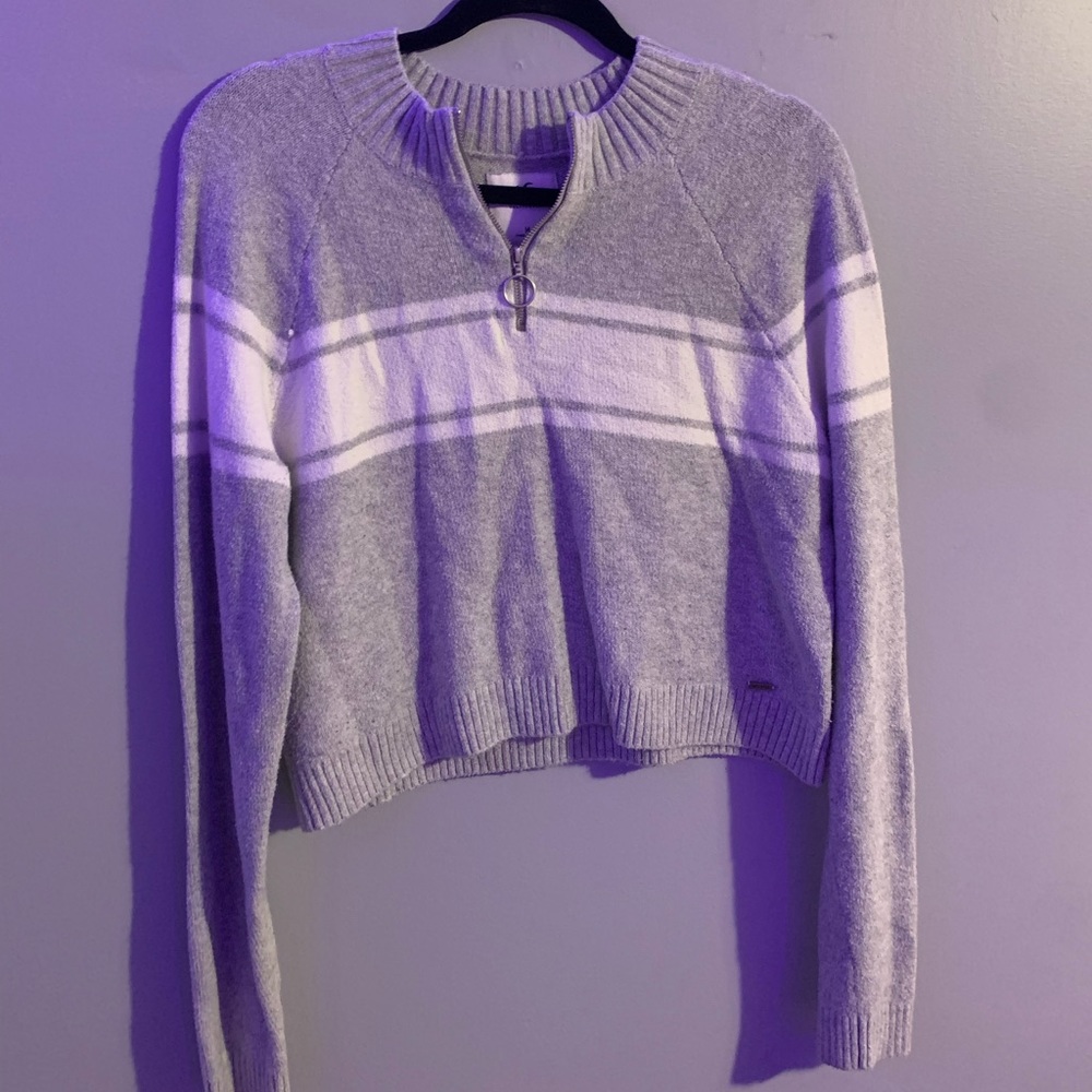 Hollister Cropped Slightly Turtle neck Top